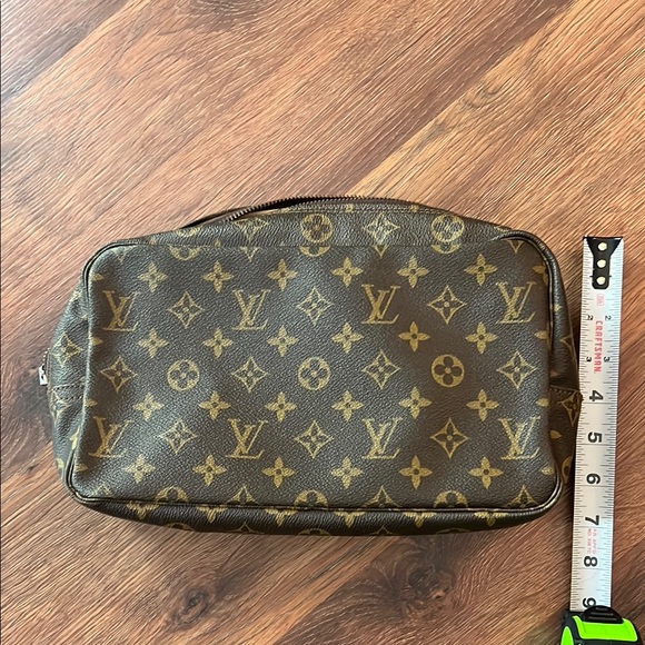 Louis Vuitton L Monogram Cosmetic Pouch - WITH Certificate of Authenticity - Picture 4 of 14